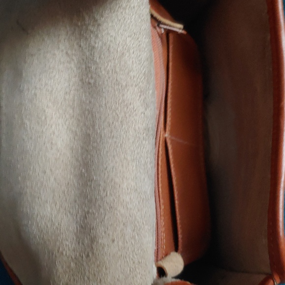 Dooney & Bourke vintage smaller shoulder bag two tone tan/brown good condition - Picture 2 of 3